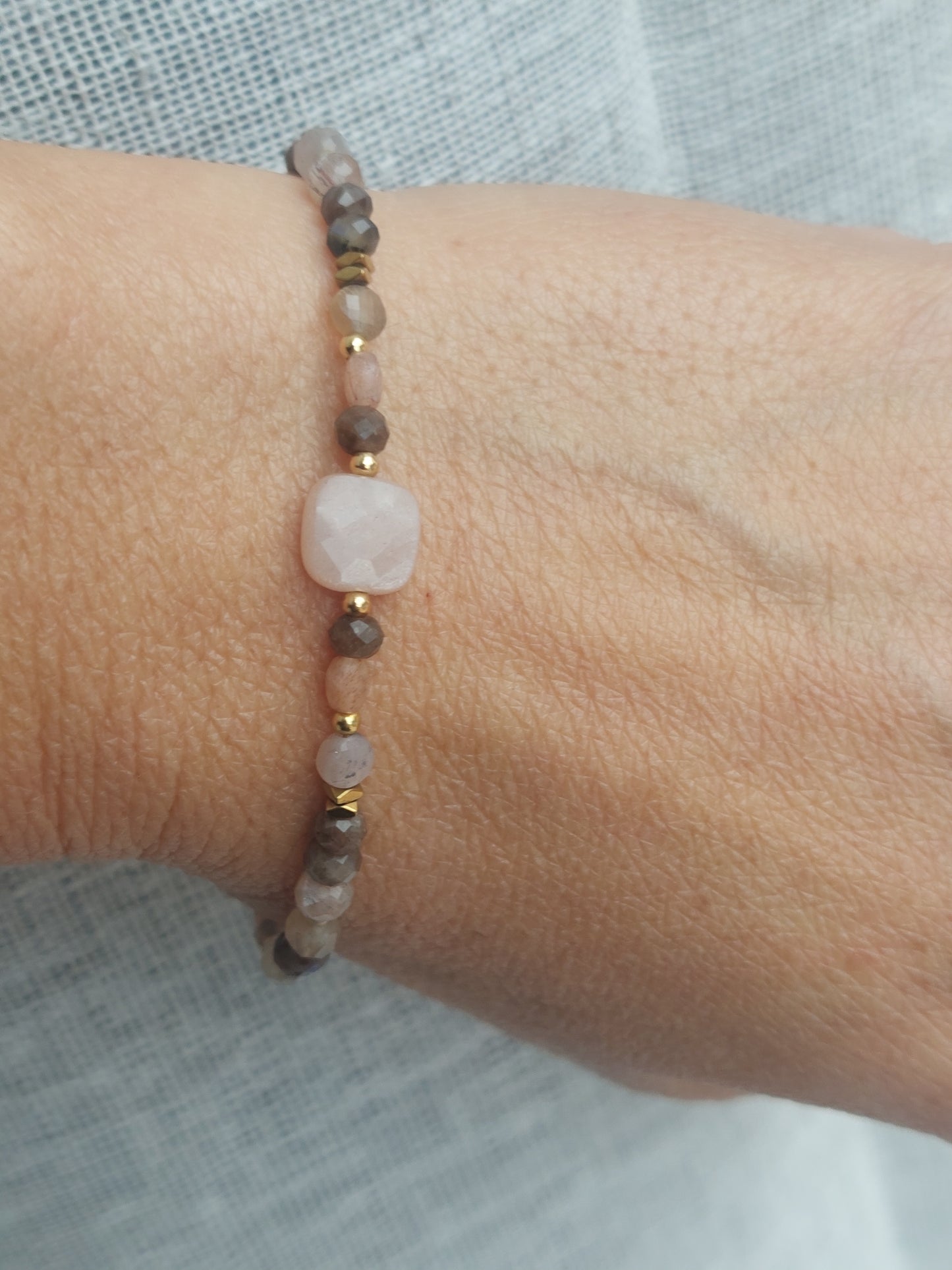 bracelet bohème en pierre de soleil et labradorite africaine