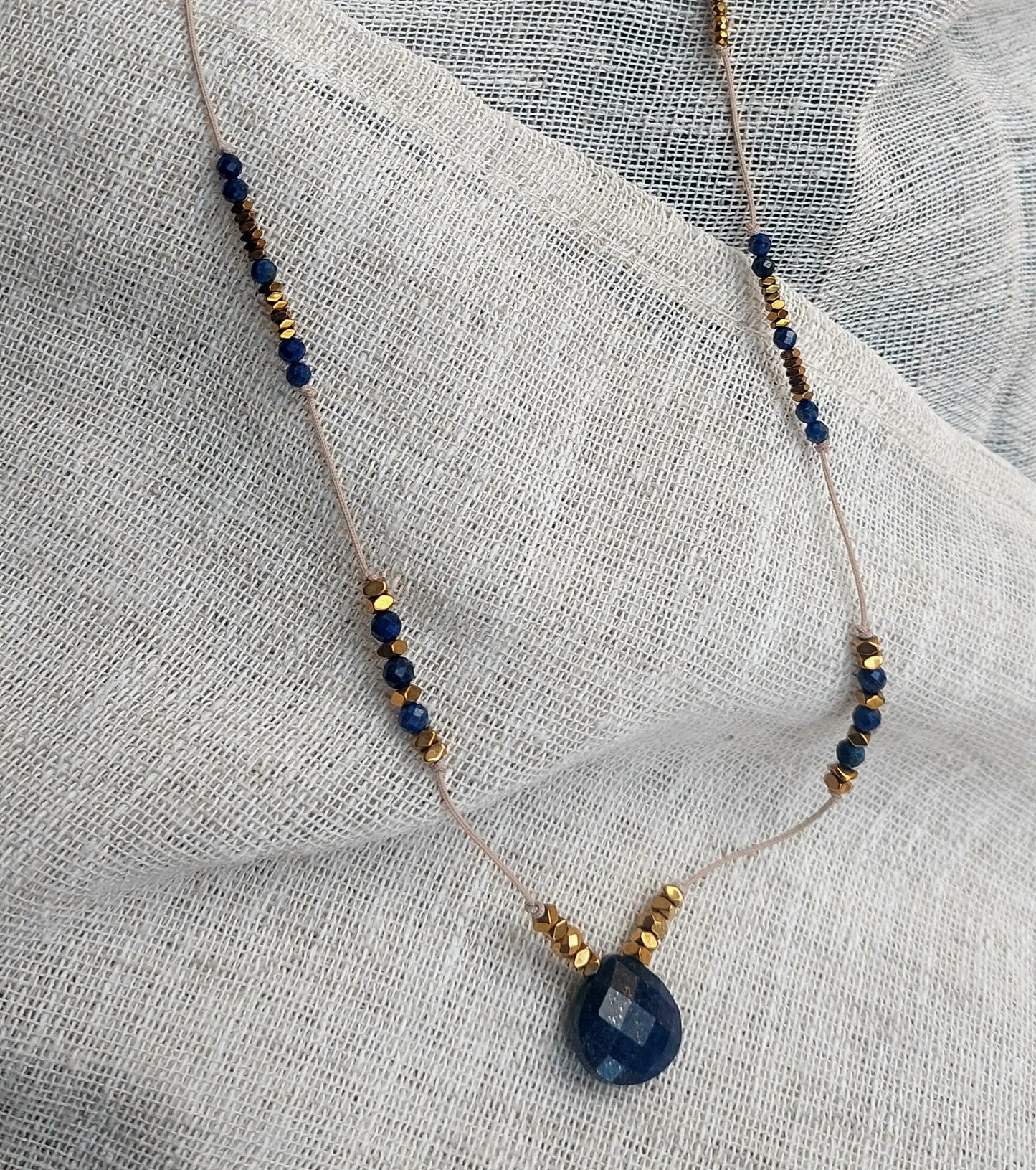 Bijou unique lapis-lazuli fait main femme