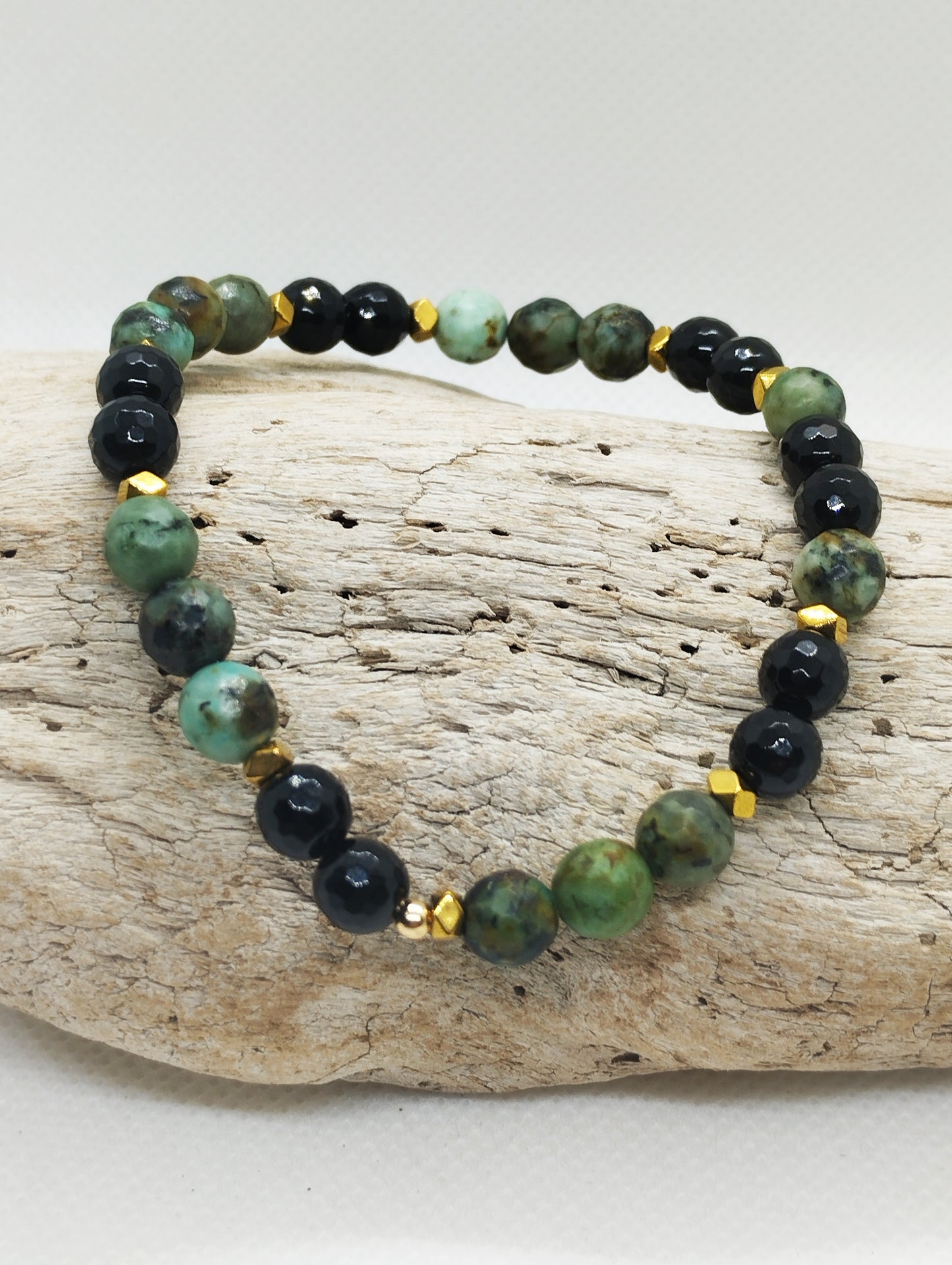 Bracelet Bohème en turquoises africaines et Onyx 