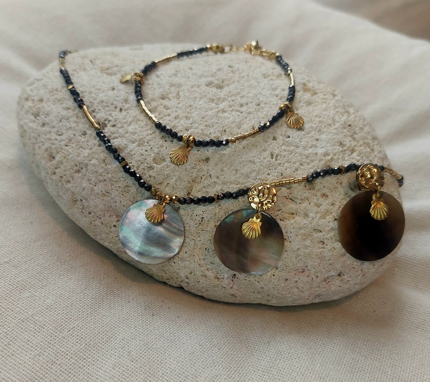 Parure collier bracelet et boucles d'oreilles 