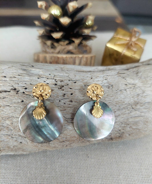 clous d'oreilles acier inoxydable et nacre naturelle