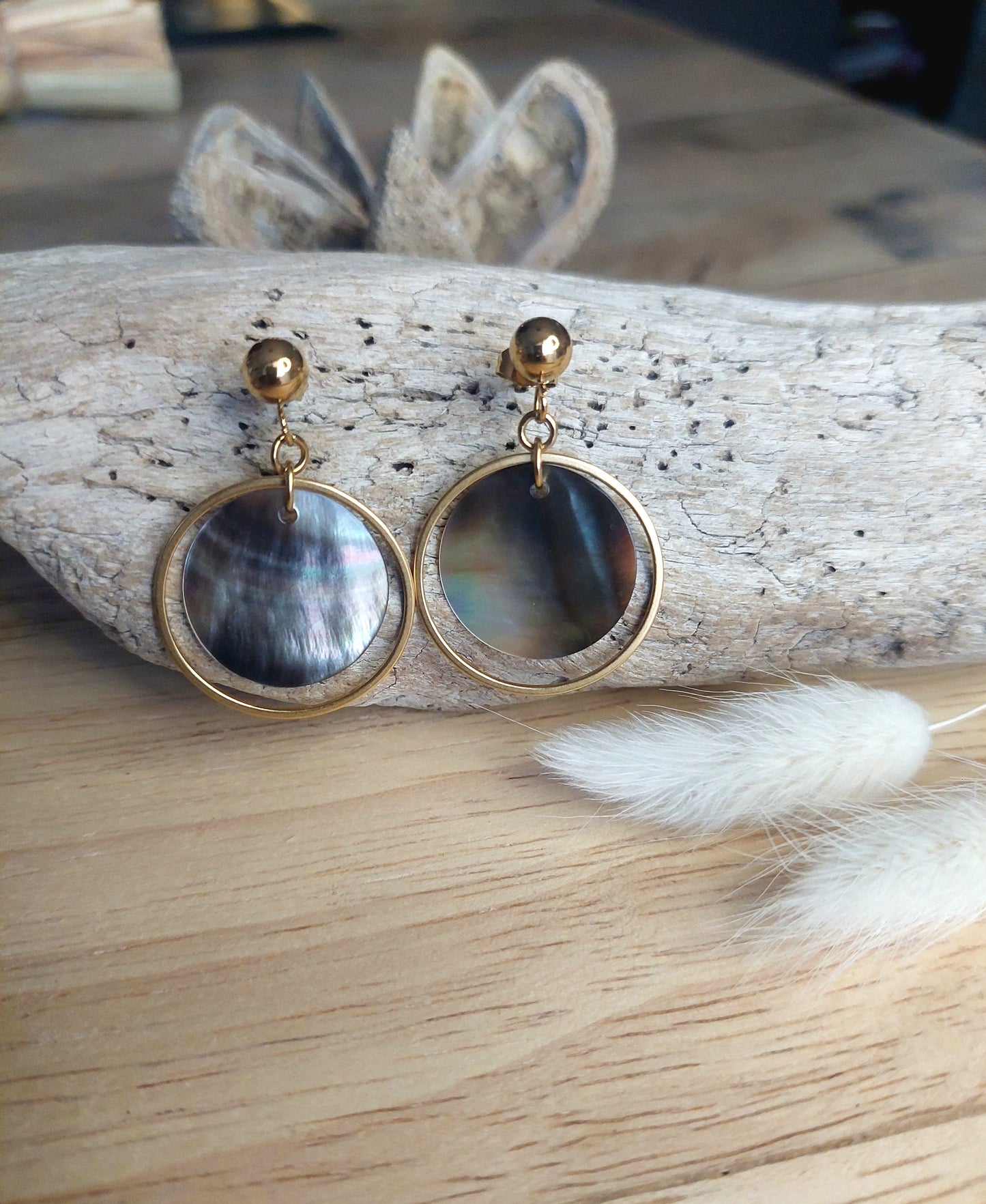 Boucle d'oreilles en nacre naturelle pour femme
