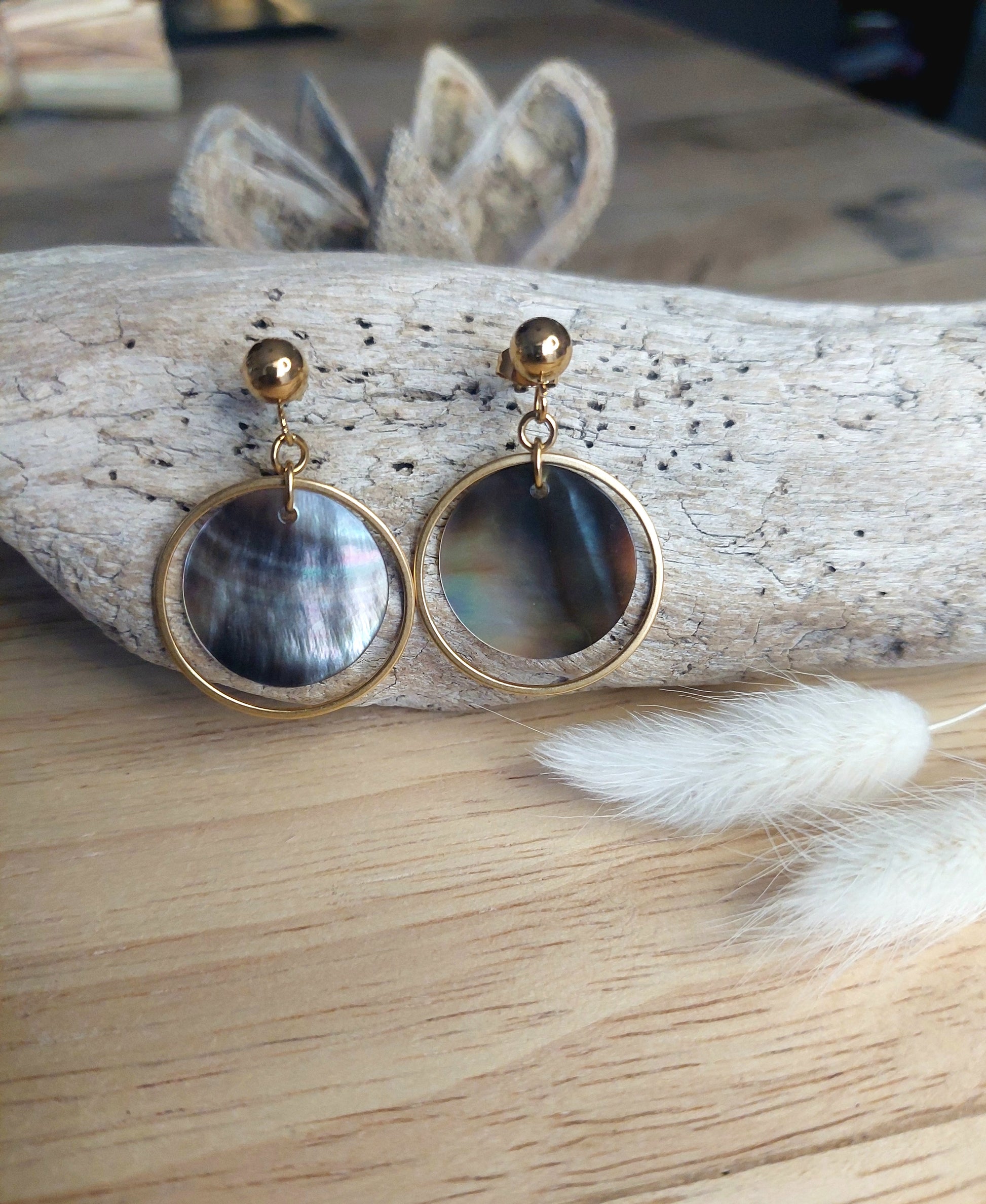 Boucle d'oreilles en nacre naturelle pour femme