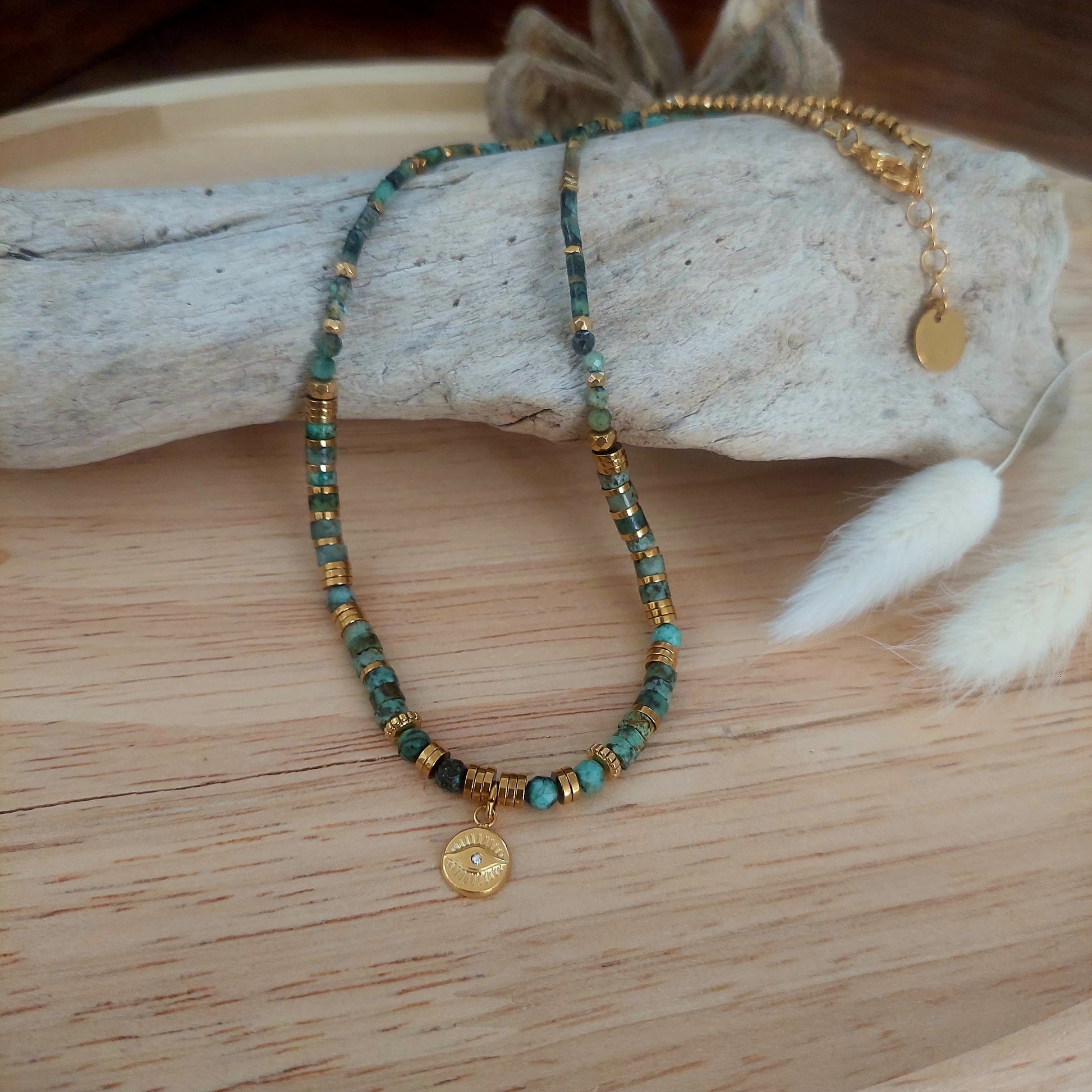 Collier ethnique bohème chic fait main à porter seul ou en accumulation-perles naturelles turquoise africaine et acier inoxydable 