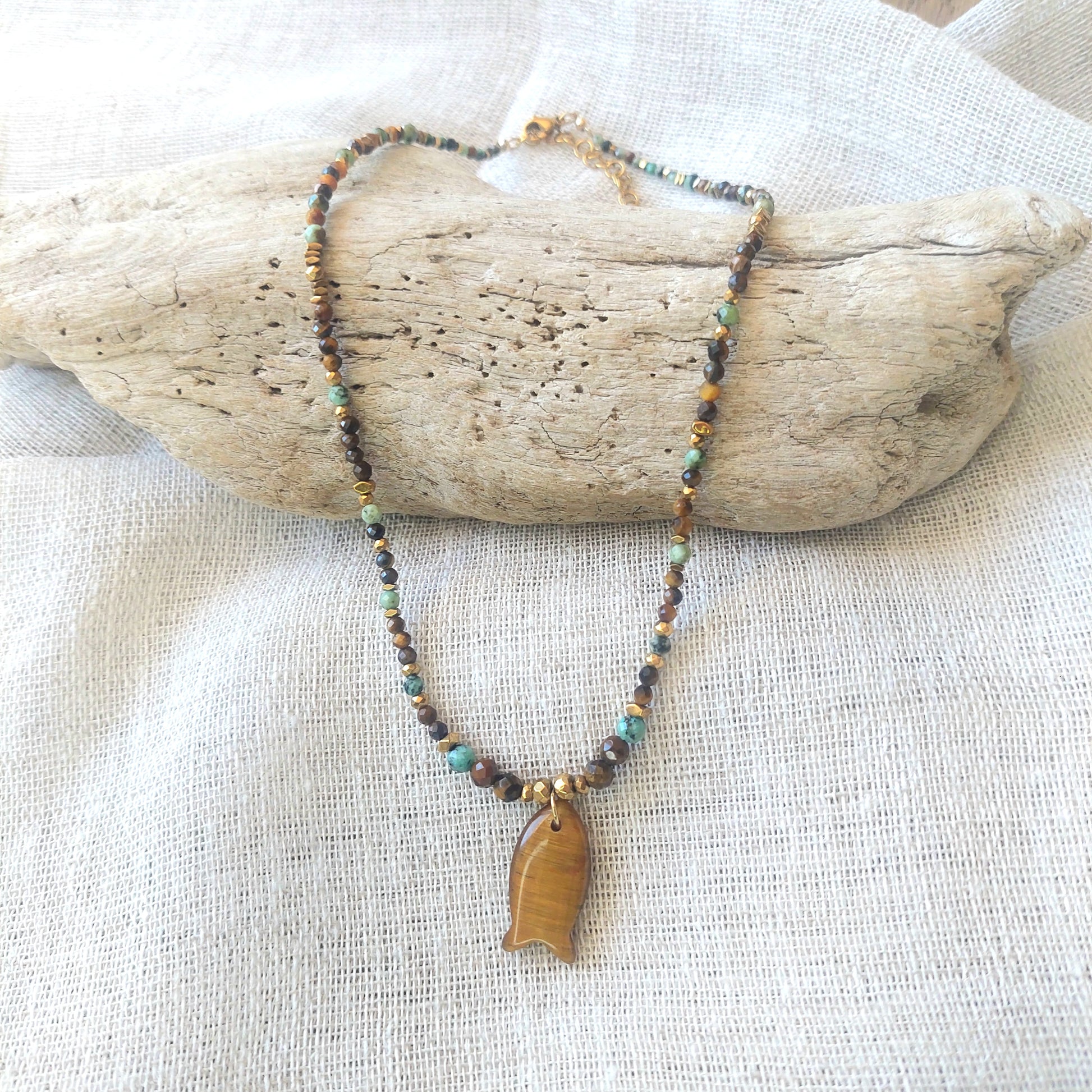 Collier création unique pour femme en turquoise africaine et oeil de tigre 