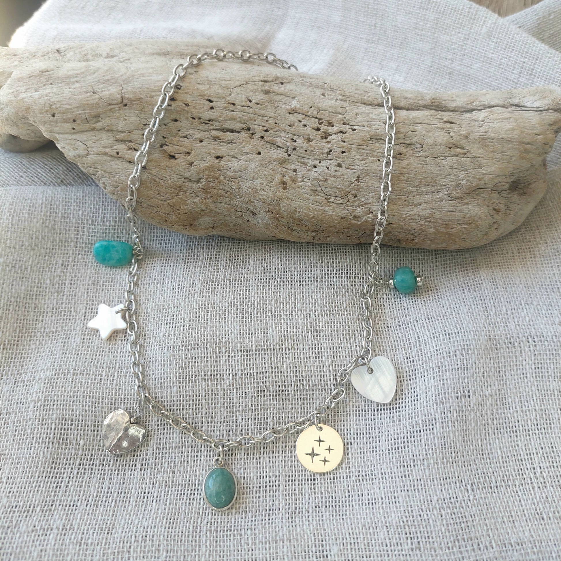 Vue détaillée du collier argent 925 avec pendentifs nacre et amazonite