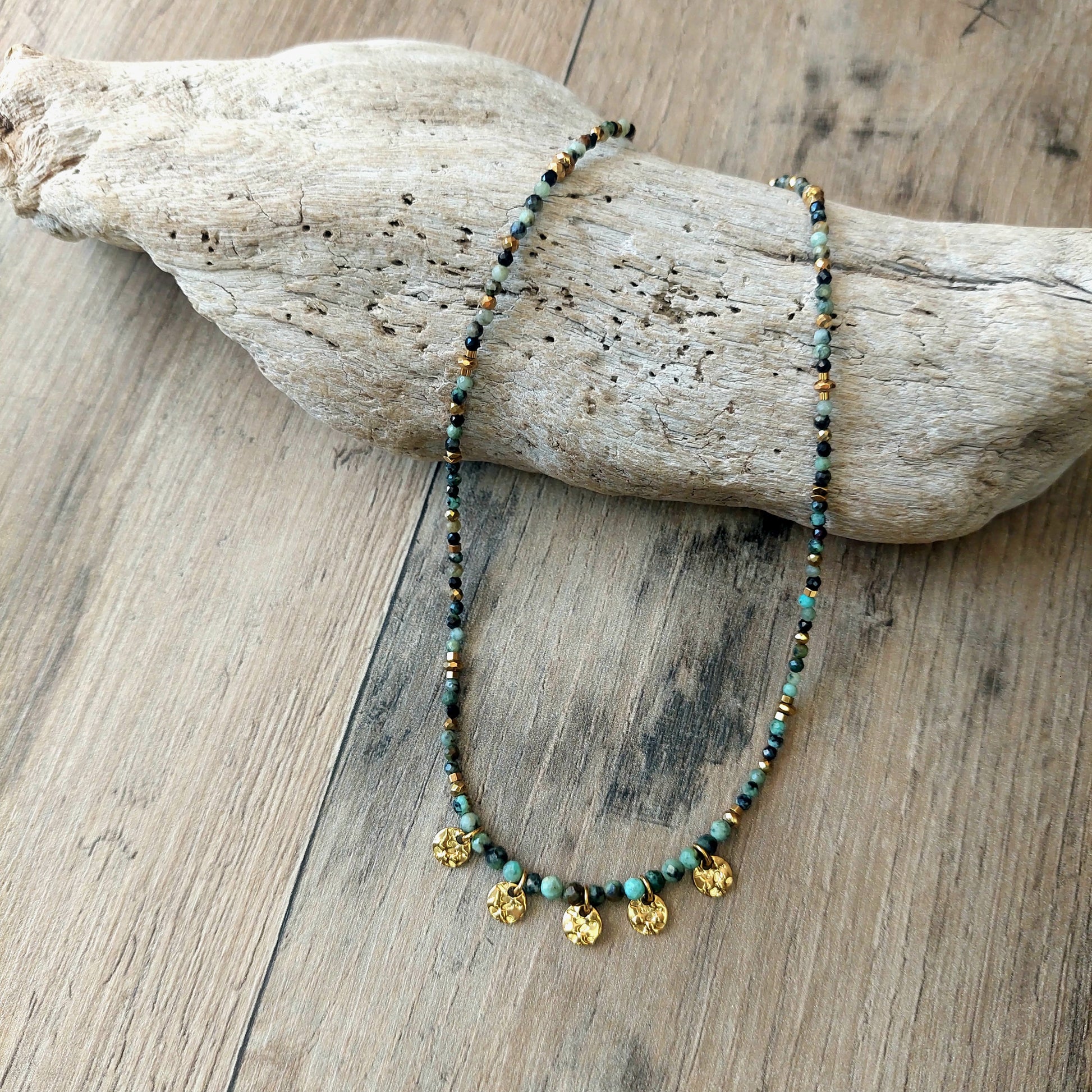 collier femme bohème fait main en modèle unique en perles de pierres naturelles  