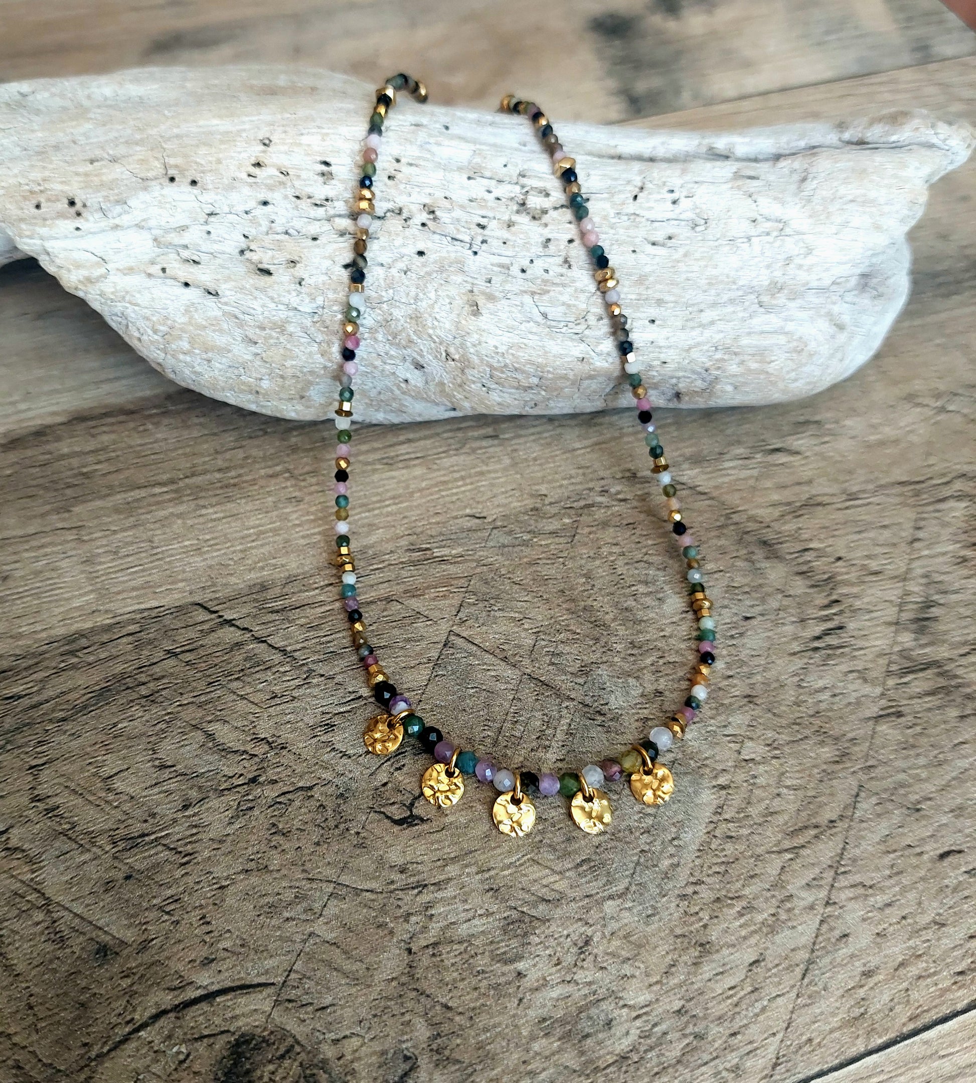 collier femme bohème fait main en modèle unique en perles de pierres naturelles  