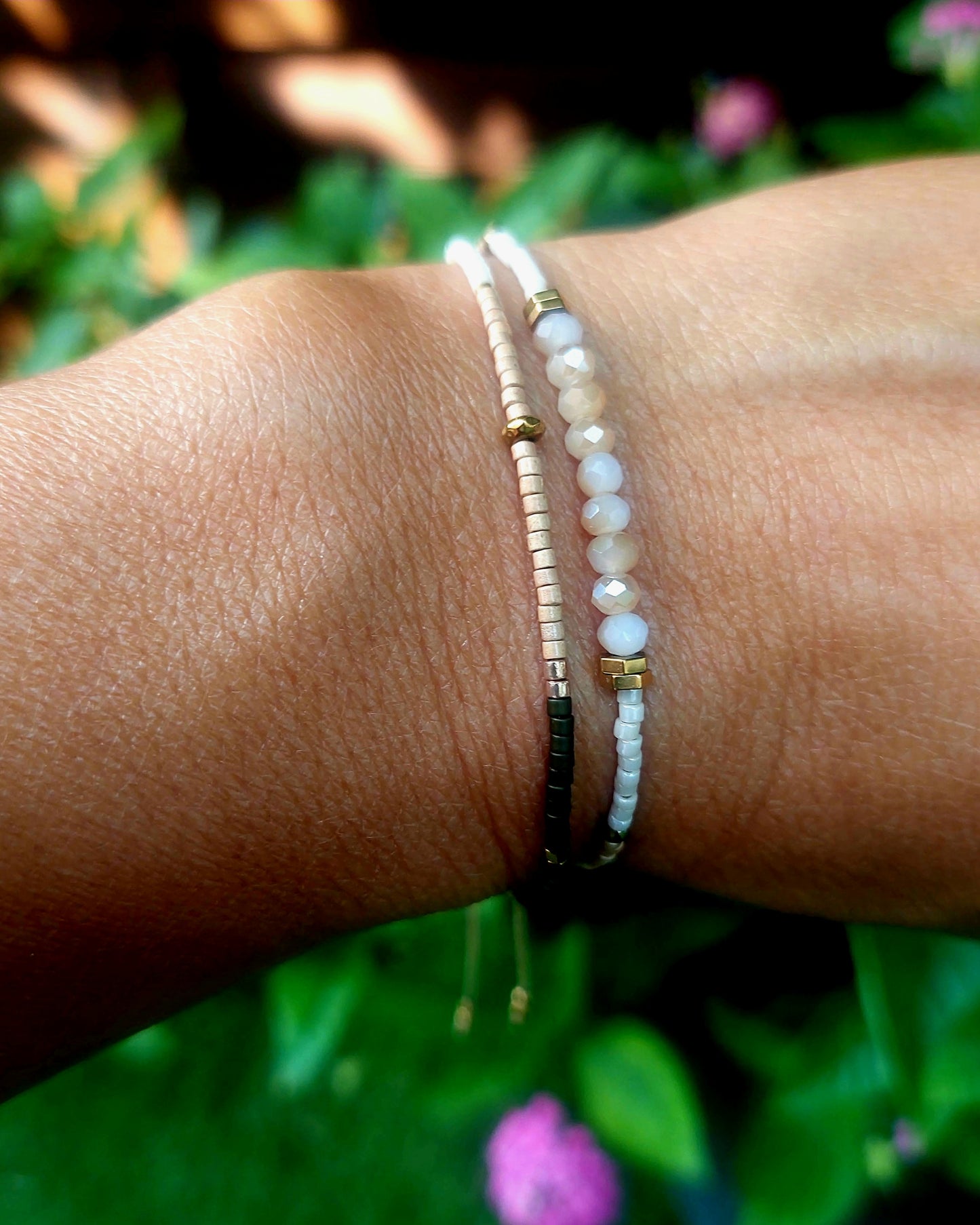 Bracelet double tour en miyuki et cristaux de bohème beige saumon noir caramel et doré fait main pour femme