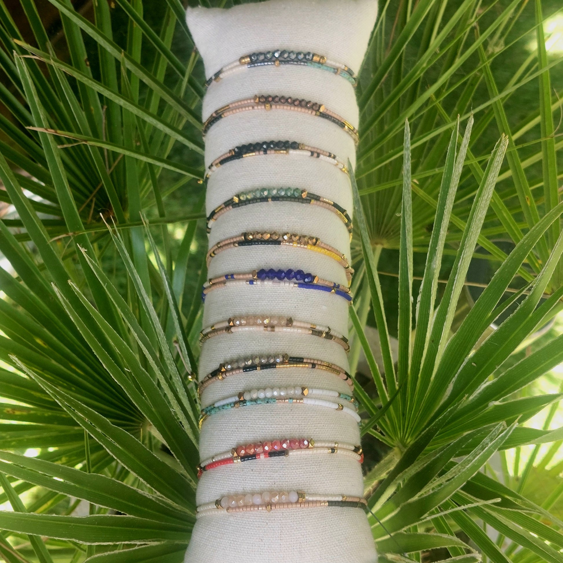 Bracelet fins pour femme sur cordons miyuki et cristaux de bohème