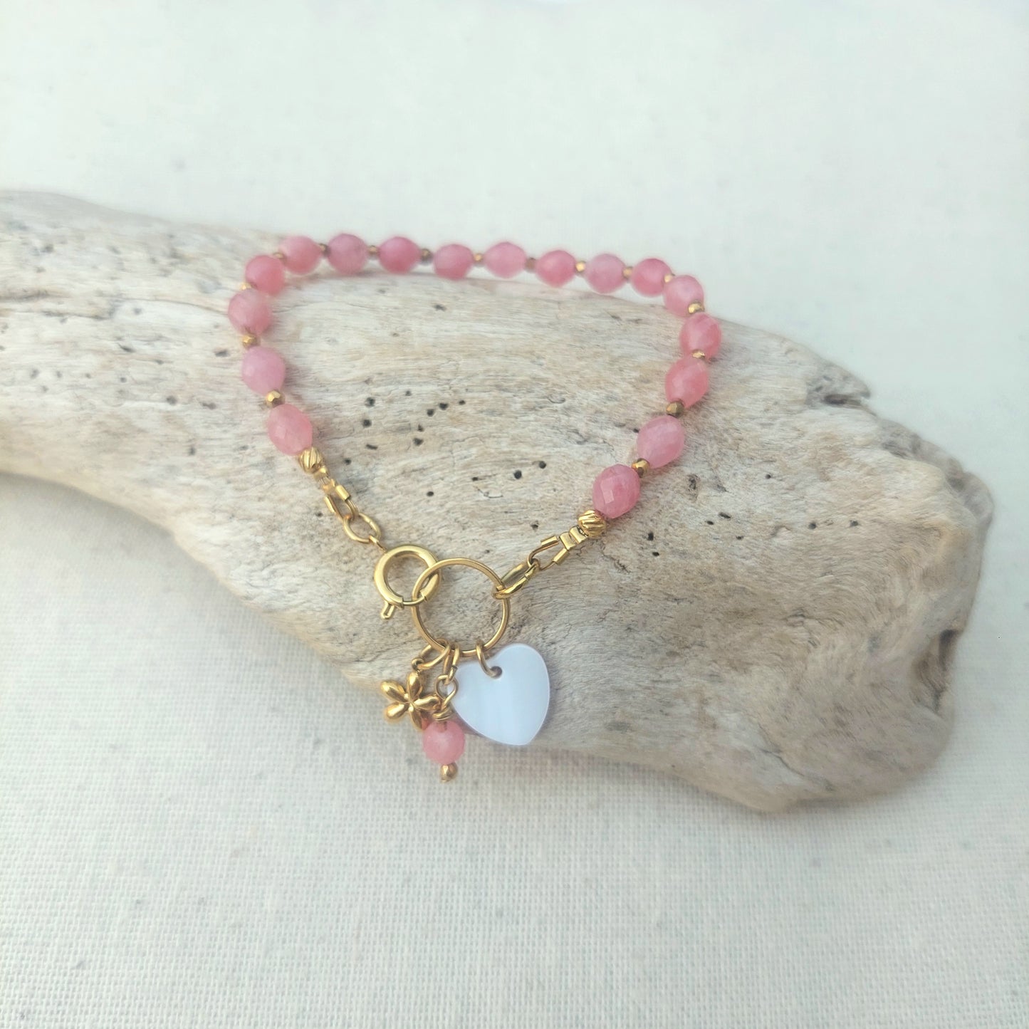 Bracelet bohème création unique en pierres naturelles de quartz fraise nacre finition acier inoxydable 316 L