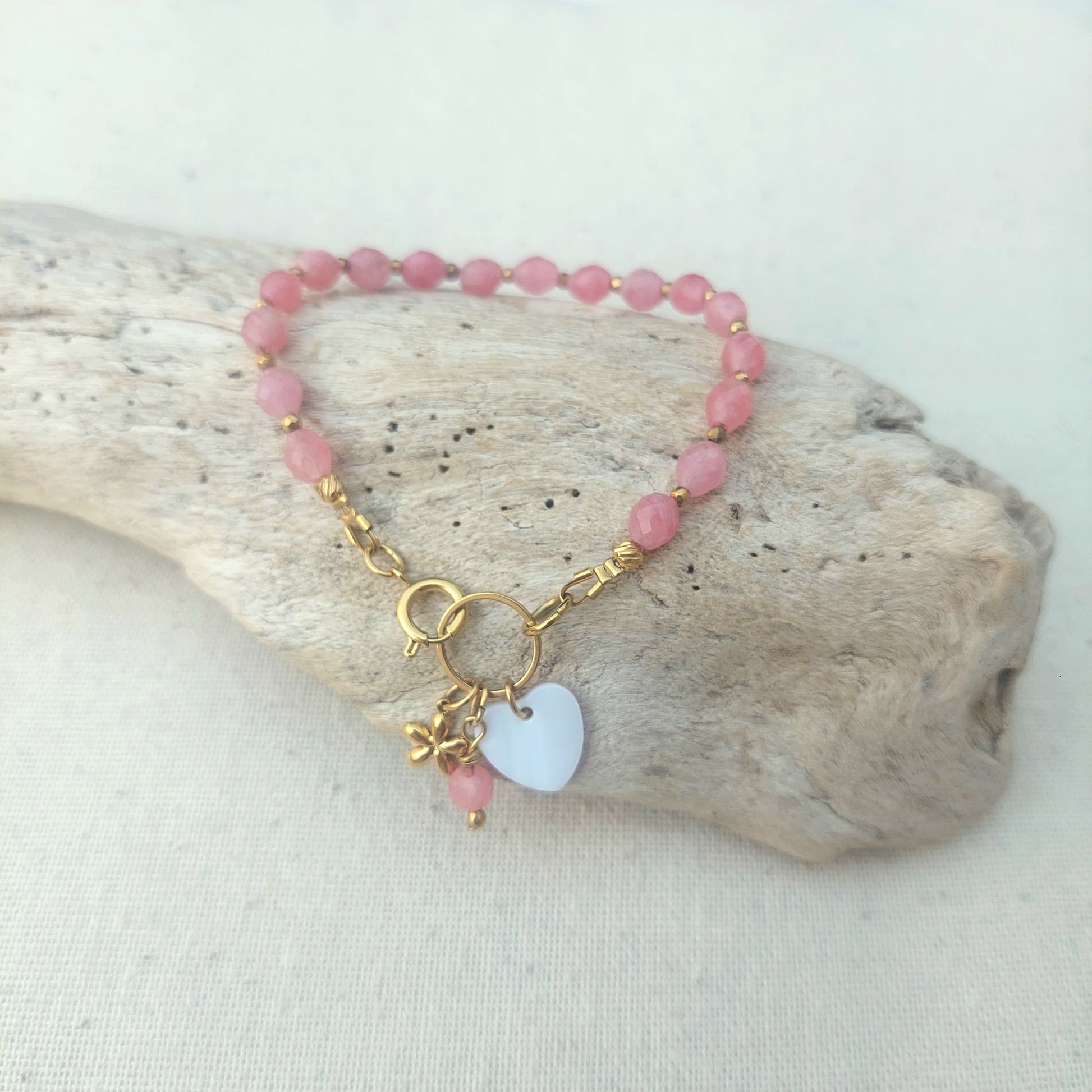 Bracelet bohème création unique en pierres naturelles de quartz fraise nacre finition acier inoxydable 316 L