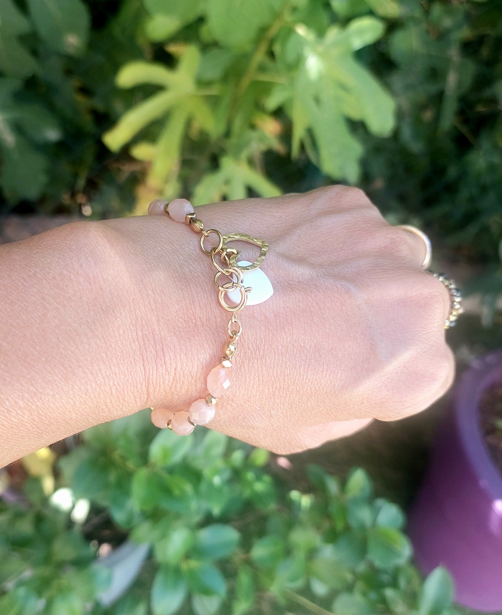 Bracelet tendance en pierres naturelles à la lumière douce