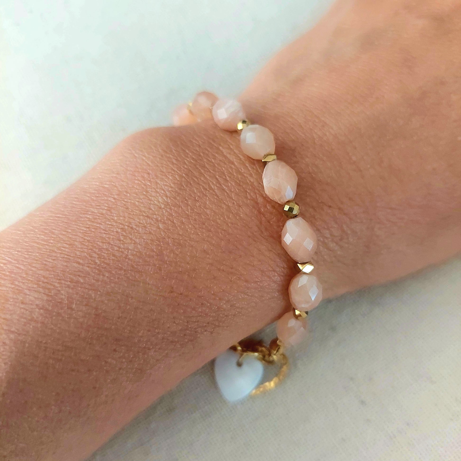 Bracelet en pierres de soleil naturelles cœur en nacre et acier inoxydable 316L 