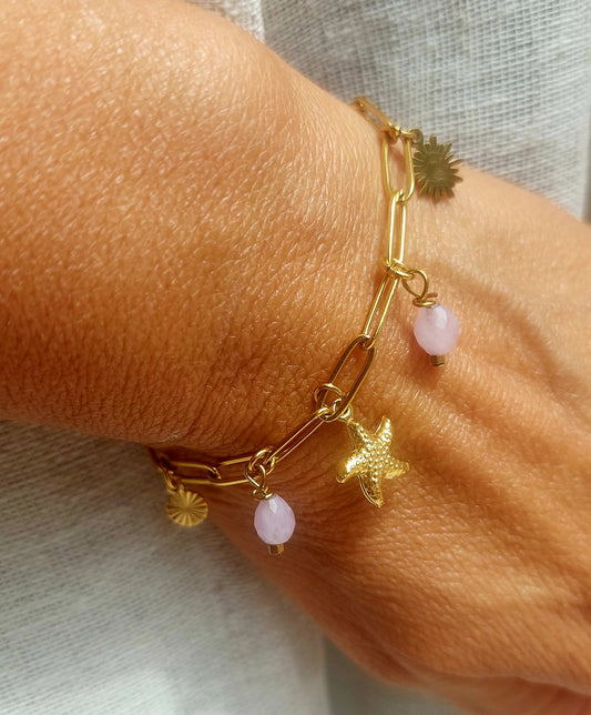 Bracelet bohème en acier inoxydable et kunzite naturelle porté au poignet