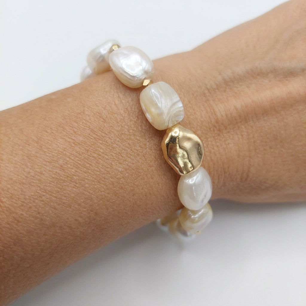 Bracelet élastique perles acryliques beige crème marbré style bohème femme