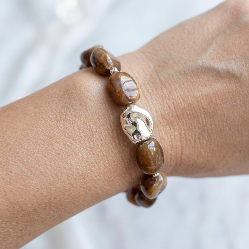 Bracelet élastique perles acryliques marron chocolat marbré style bohème femme