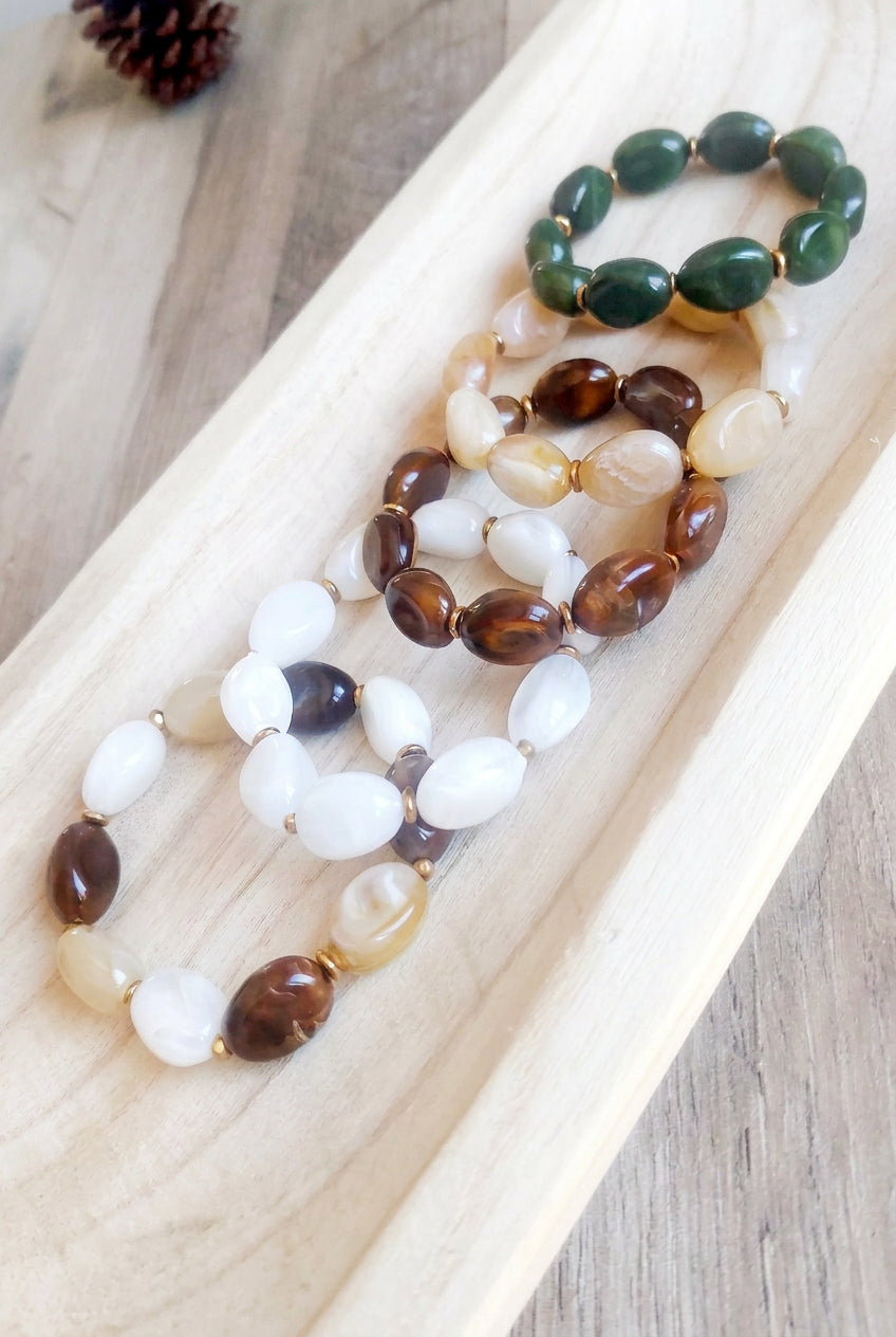 Assortiment de bracelet elastique grosse perle ovale acrylique aux tendances automne hiver 2026 2027. look bohème chic femme