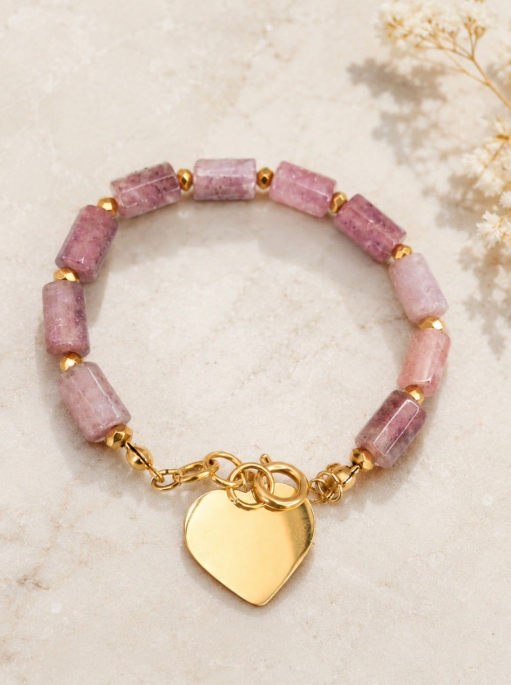 Bracelet femme tendance en quartz fraise et acier inoxydable doré pendentif coeur