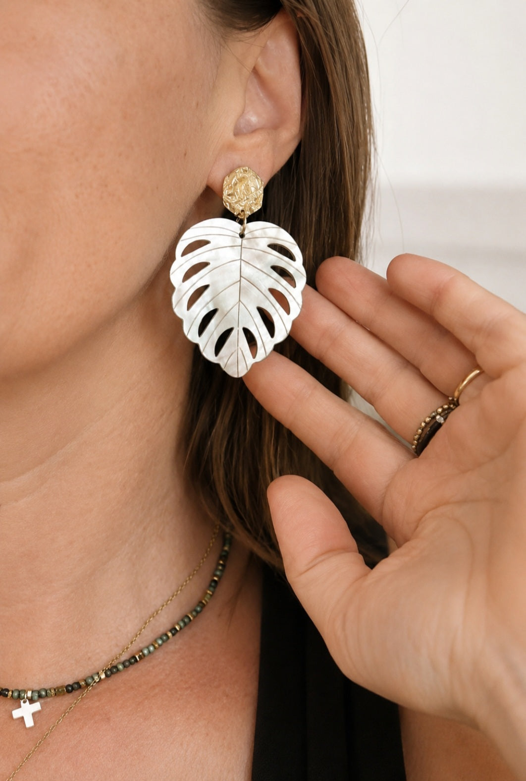Boucles clous acier inoxydable et pendentif nanacre naturelle forme feuille bijou bohème fait main femme