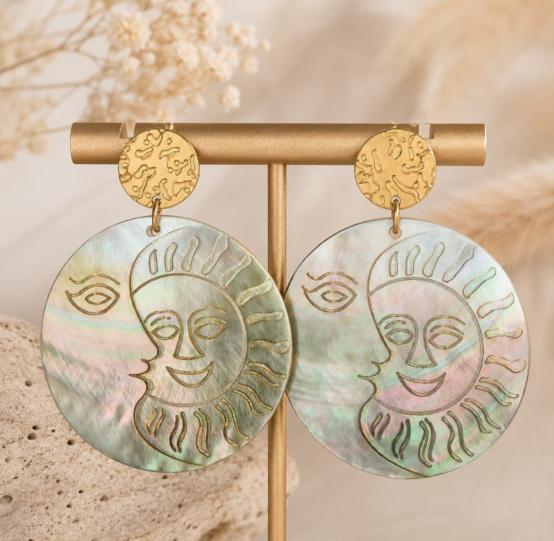 Boucles d'oreilles clous d'oreilles martelés nacre naturelle et acier inoxydable. Bijou bohème pour femme Celisamm Créations 