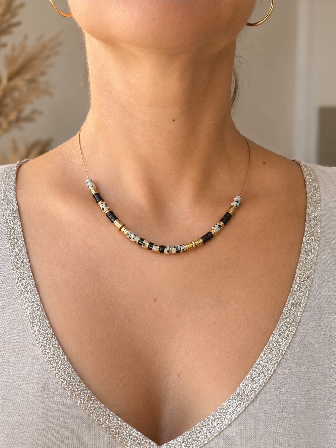 collier bohème tendance en pierres naturelles de jaspe dalmatien et d'agate noire finitions acier inoxydable