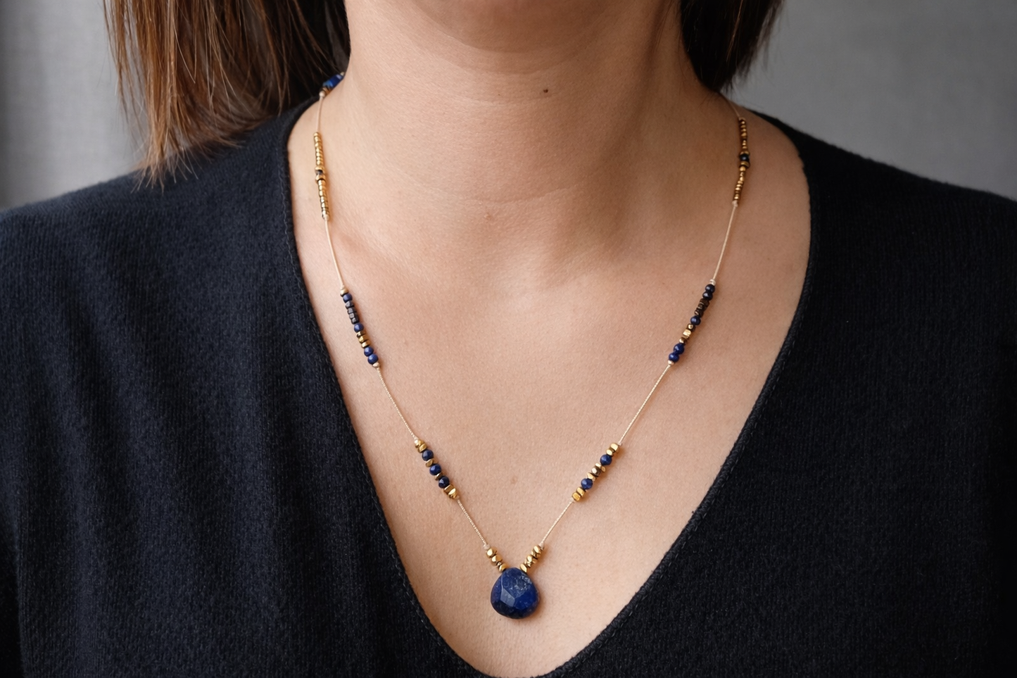 Collier bohème réglable en longueur en lapis-lazuli naturel 