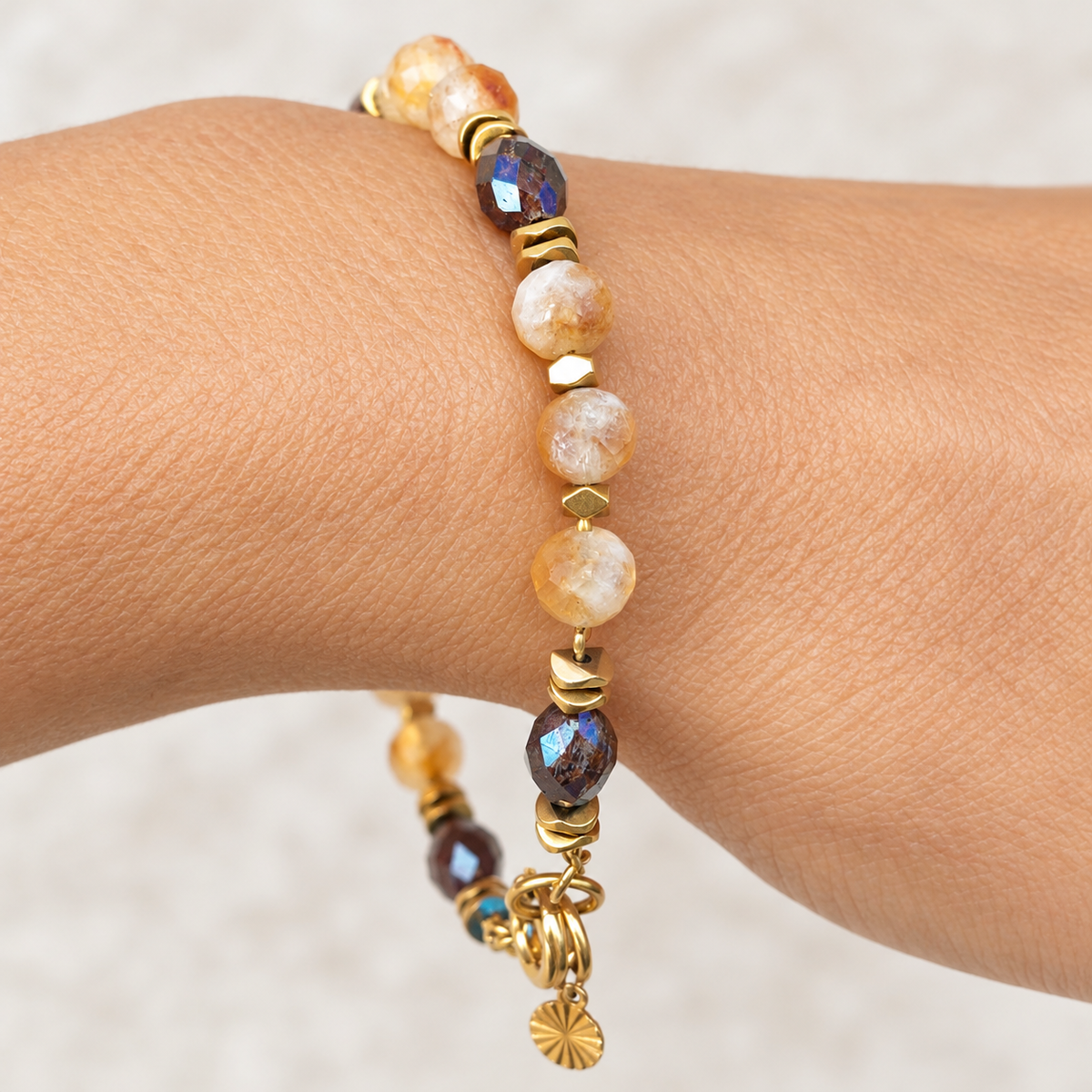 Bracelet style bohème en pierres naturelles grenat et citrine finition acier inoxydable pour femme