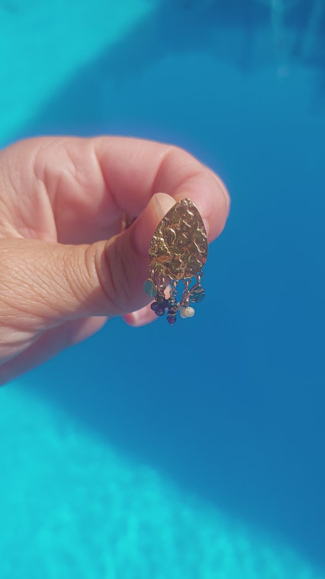 vidéo des boucles Zoé celisamm creations  en direct d'une luminosité naturelle du soleil
